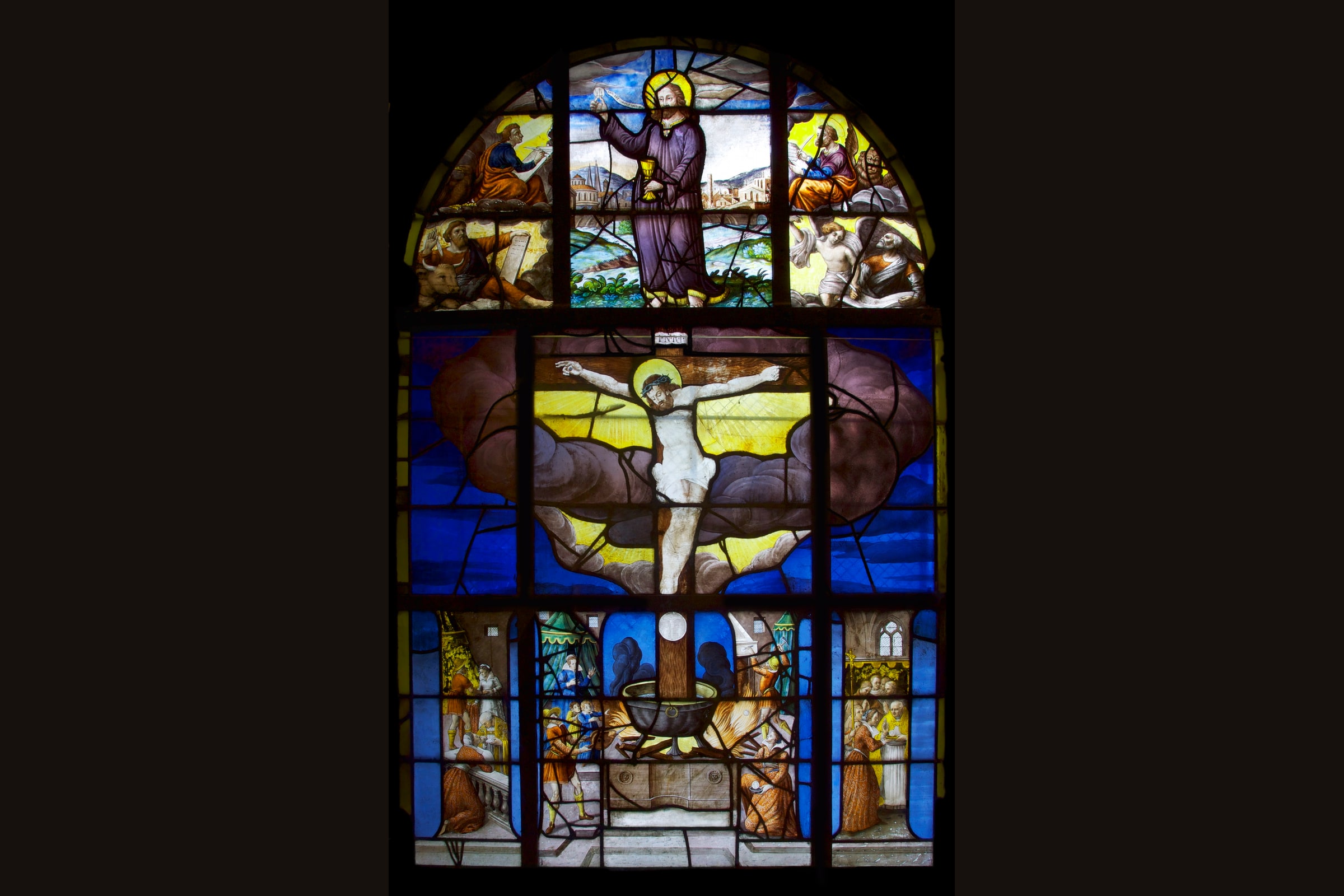 Early-seventeenth-century stained-glass window at Saint-Étienne-du-Mont depicting the medieval Billettes host-desecration tradition.