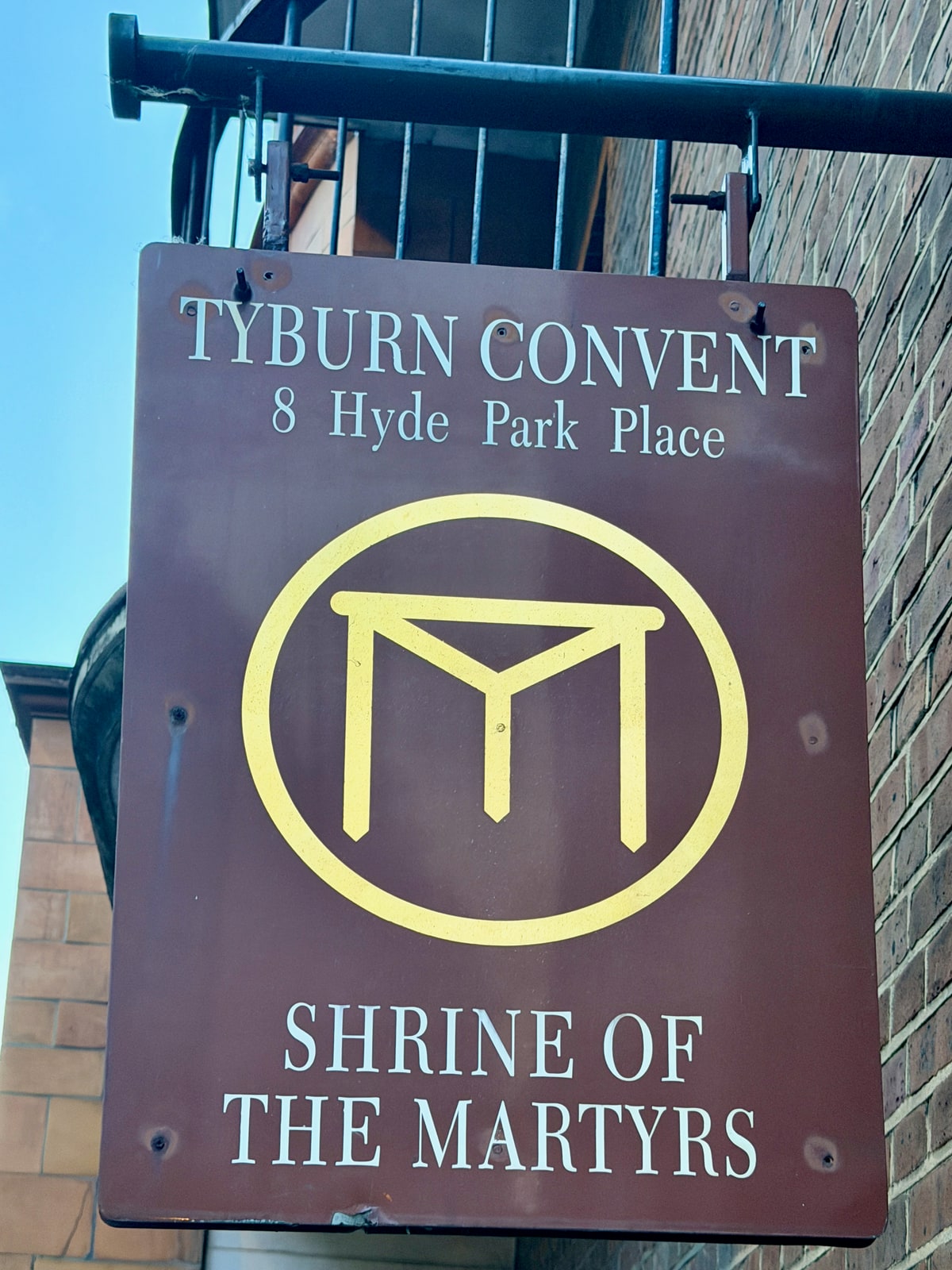 A sign at Tyburn Convent depicting the triangular gallows and remembering the Catholic martyrs executed at Tyburn.