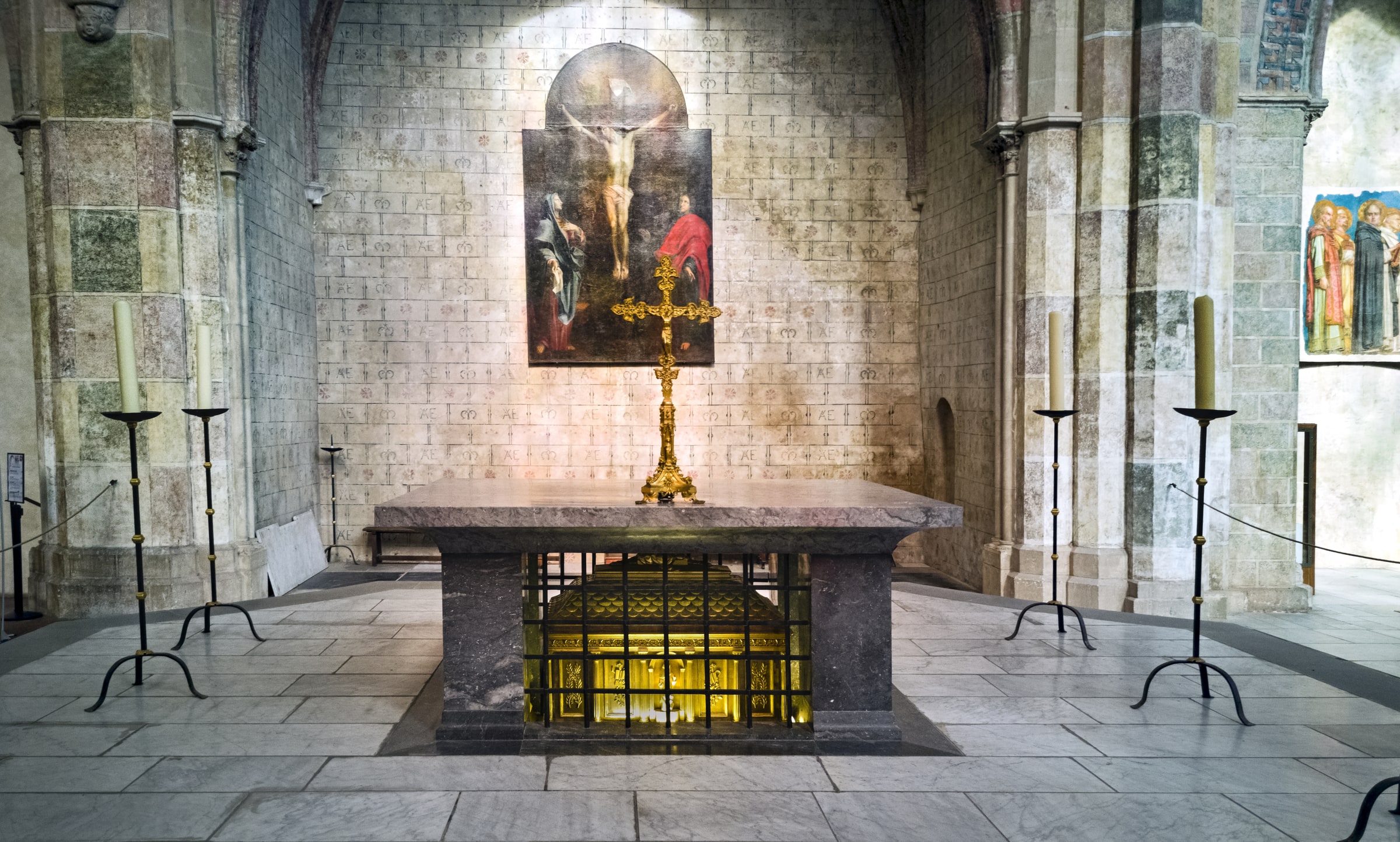 The altar containing the principal relics of St. Thomas Aquinas in the Jacobins church at Toulouse.